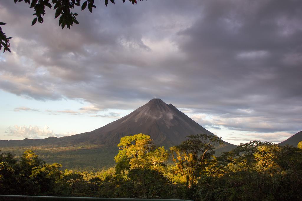 Hotel Tangara Arenal B&B Ла Фортуна Экстерьер фото